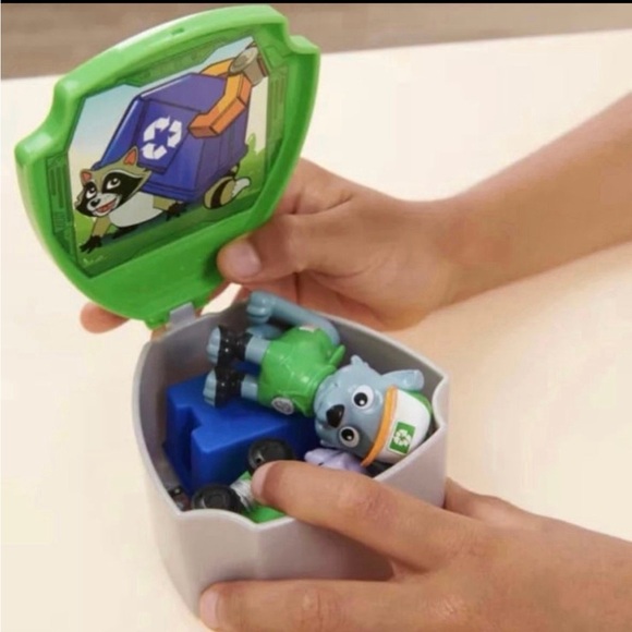 Paw Patrol Toys - Big Truck Pups Rocky Figure Playset NEW - Picture 3 of 4